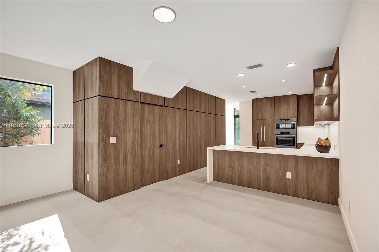 3073 Hibiscus St Miami, FL 33133