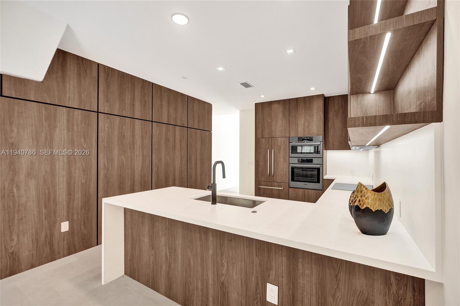 3073 Hibiscus St Miami, FL 33133