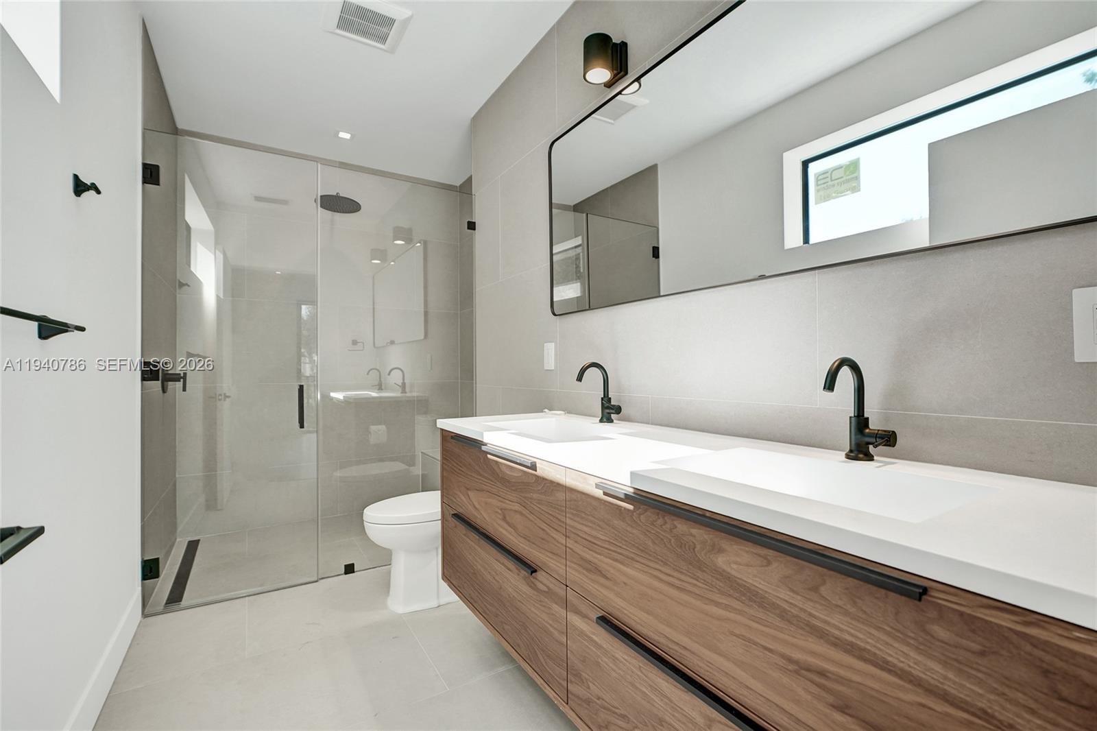 3073 Hibiscus St Miami, FL 33133