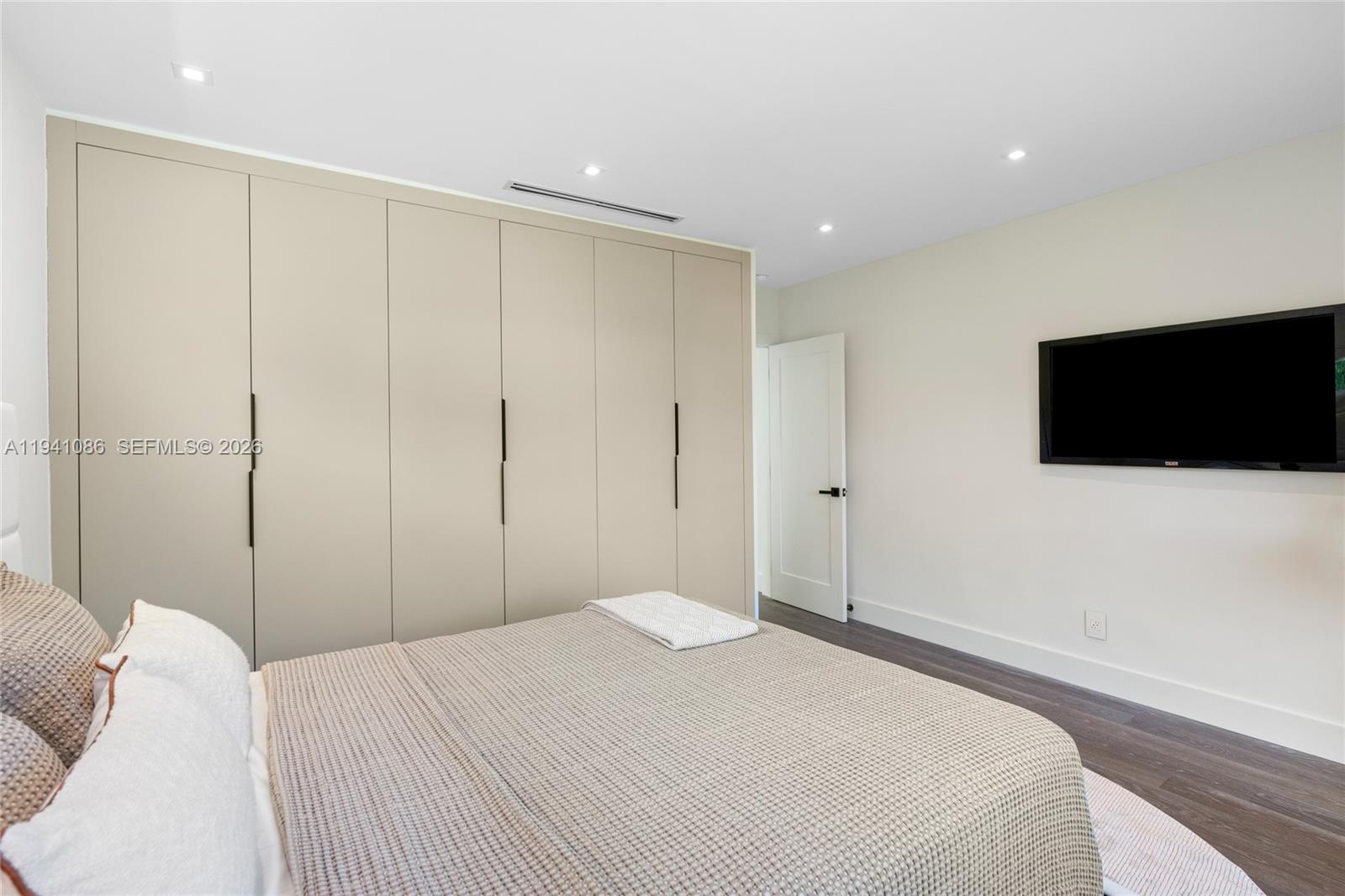 7810 Hawthorne Ave Miami Beach, FL 33141