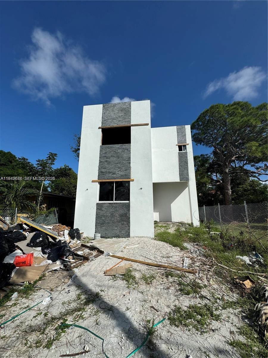 518 NW 13th Ave Fort Lauderdale, FL 33311