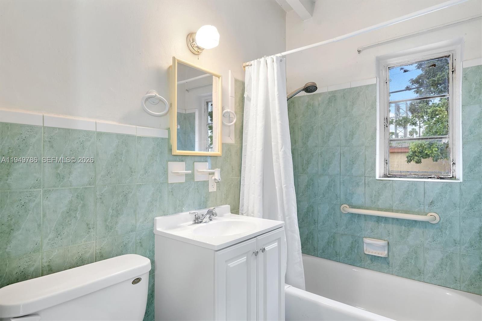 2201 NW 166th St Miami Gardens, FL 33054