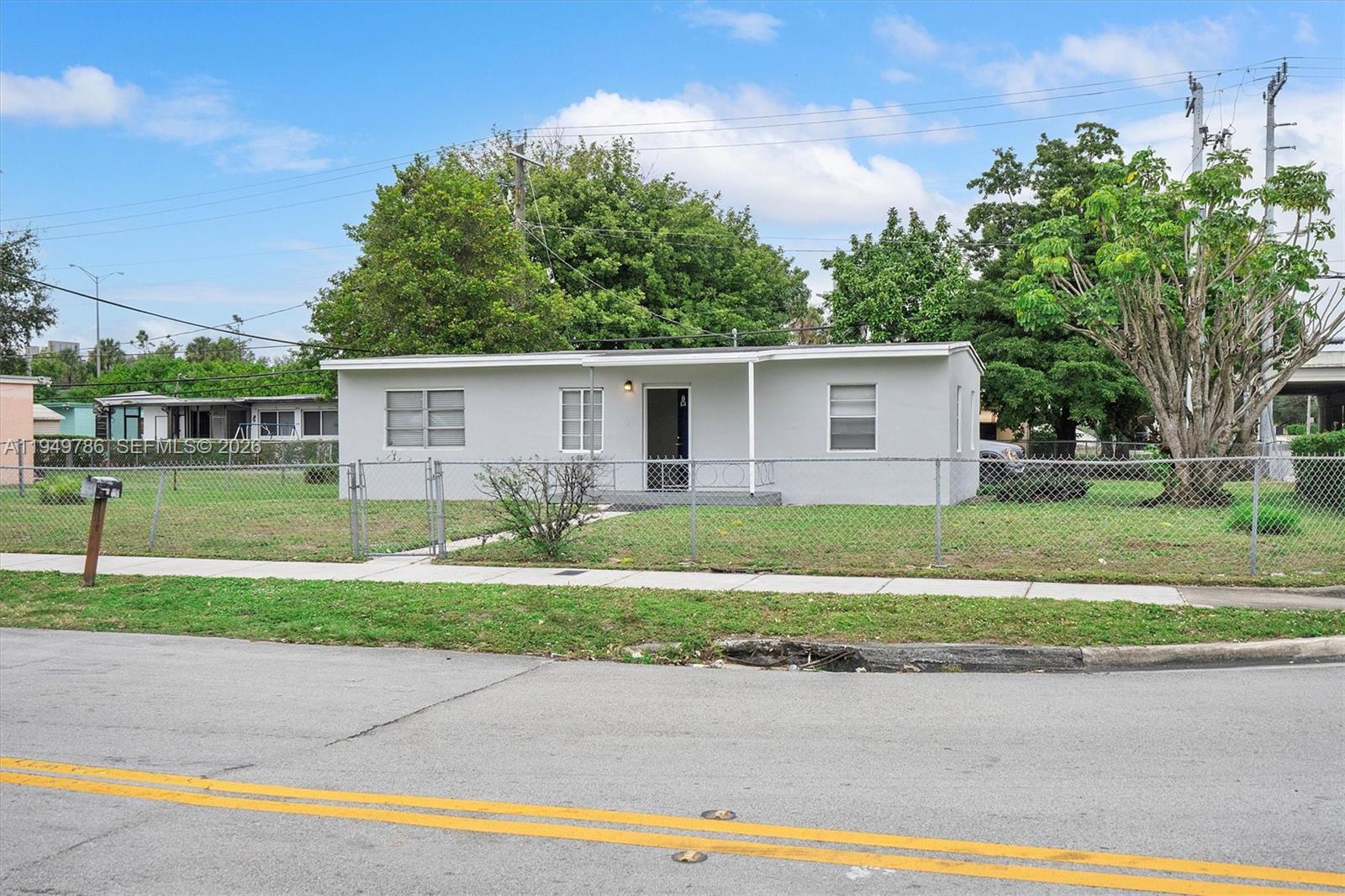 2201 NW 166th St Miami Gardens, FL 33054