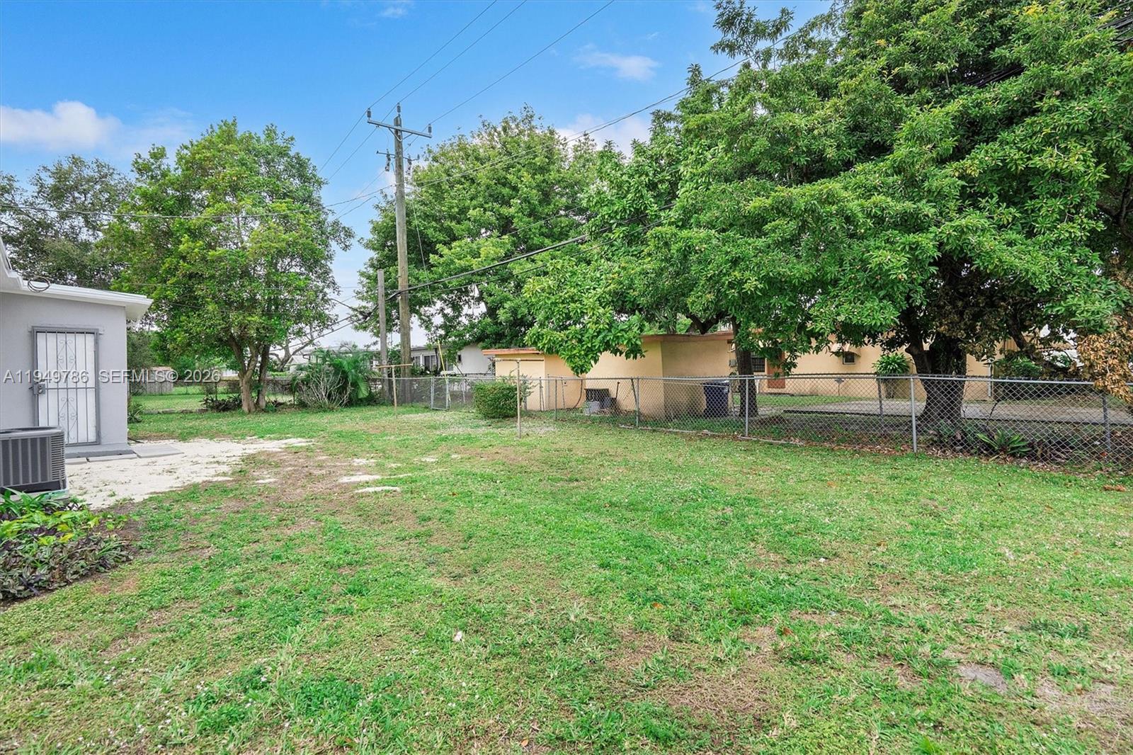 2201 NW 166th St Miami Gardens, FL 33054