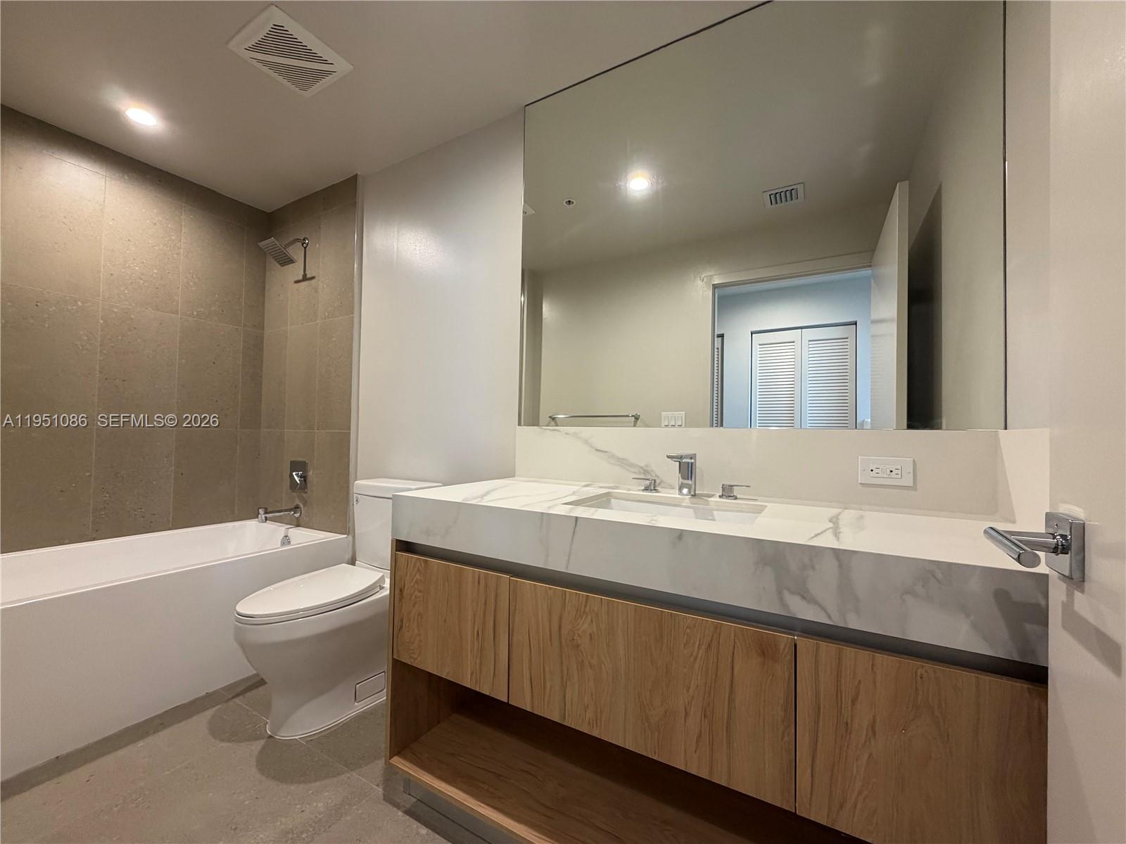 image The Crosby Miami Worldcenter10