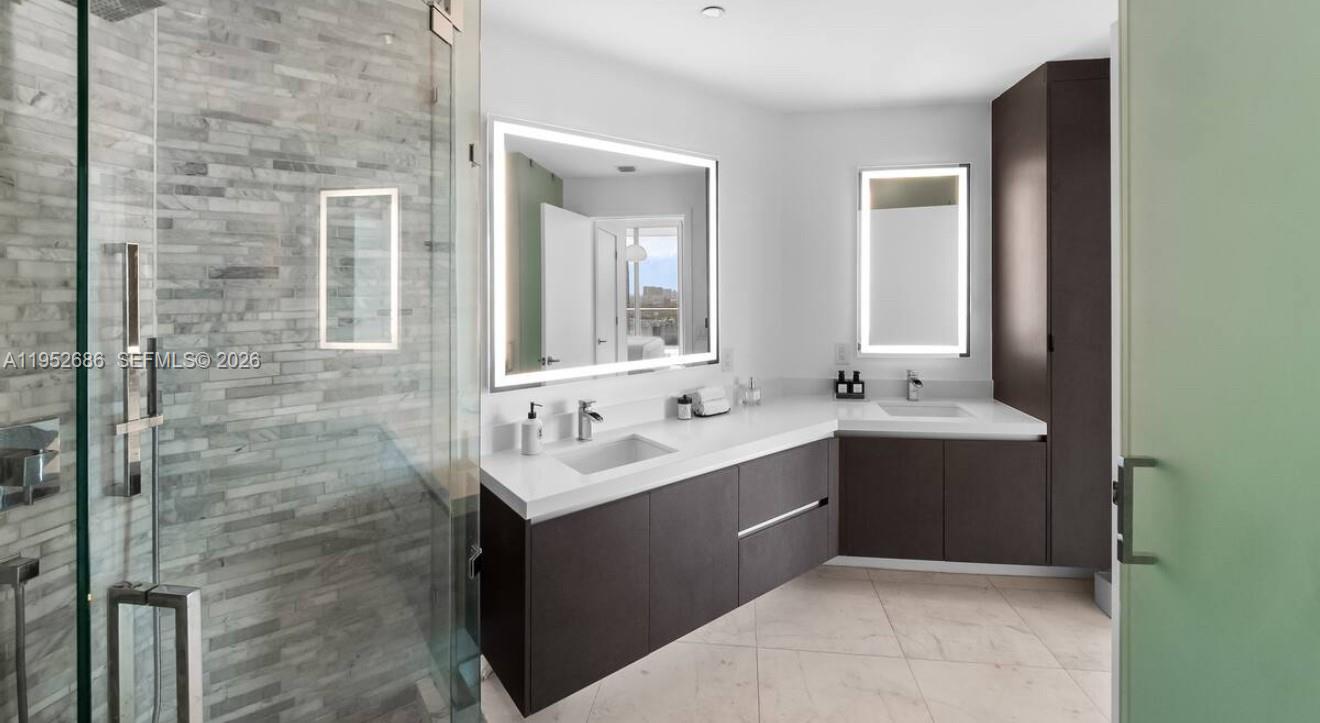 851 NE 1st Ave #1606 Miami, FL 33132