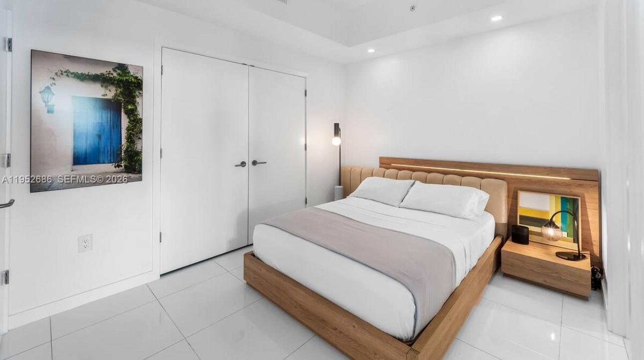 851 NE 1st Ave #1606 Miami, FL 33132