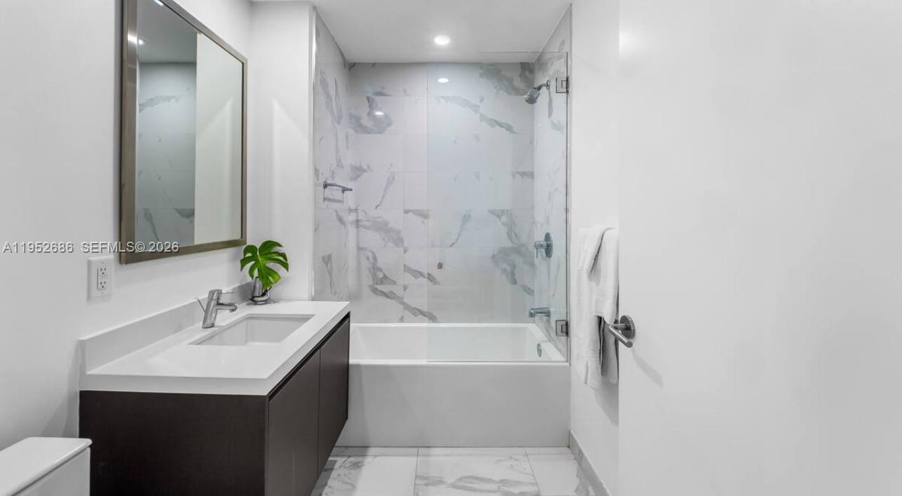 851 NE 1st Ave #1606 Miami, FL 33132