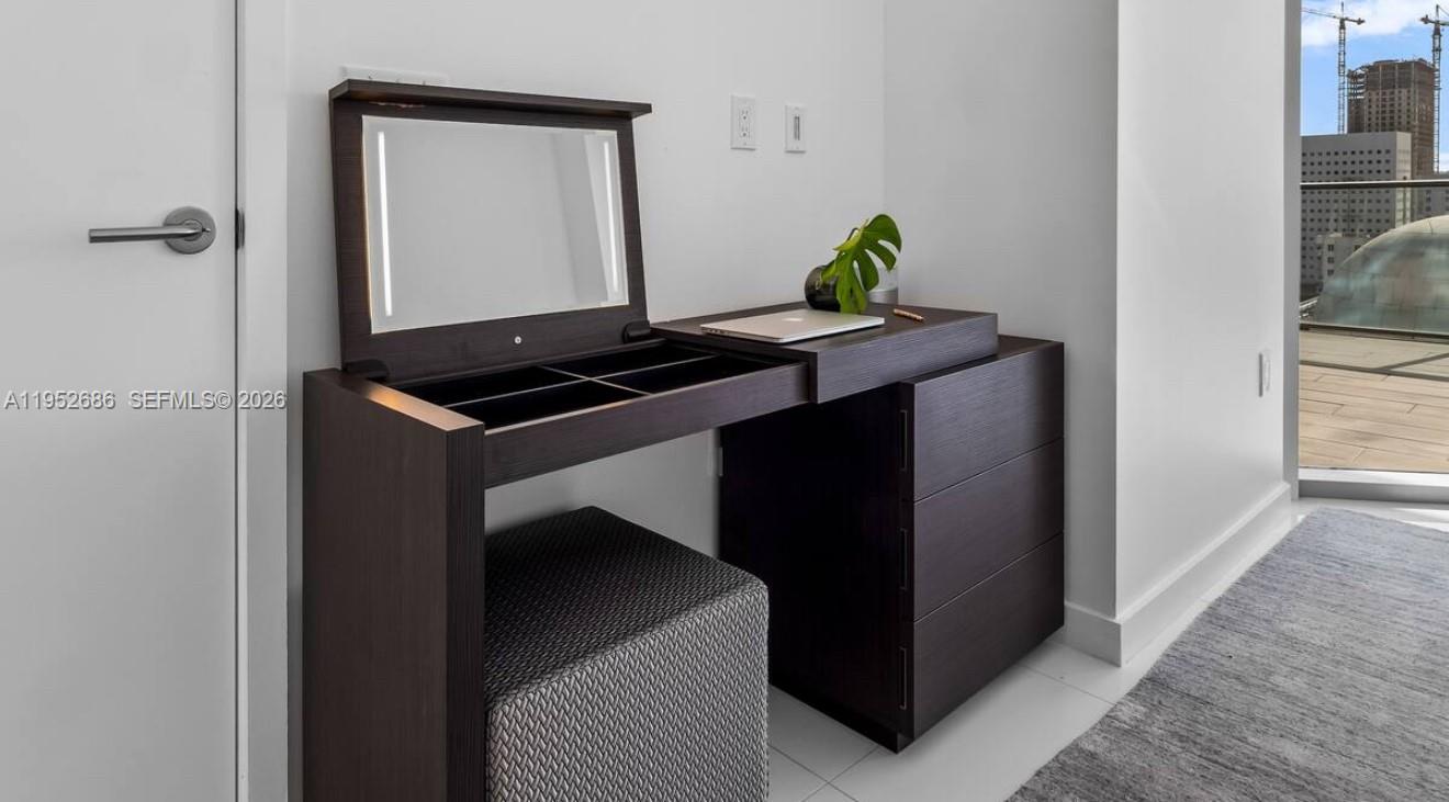 851 NE 1st Ave #1606 Miami, FL 33132