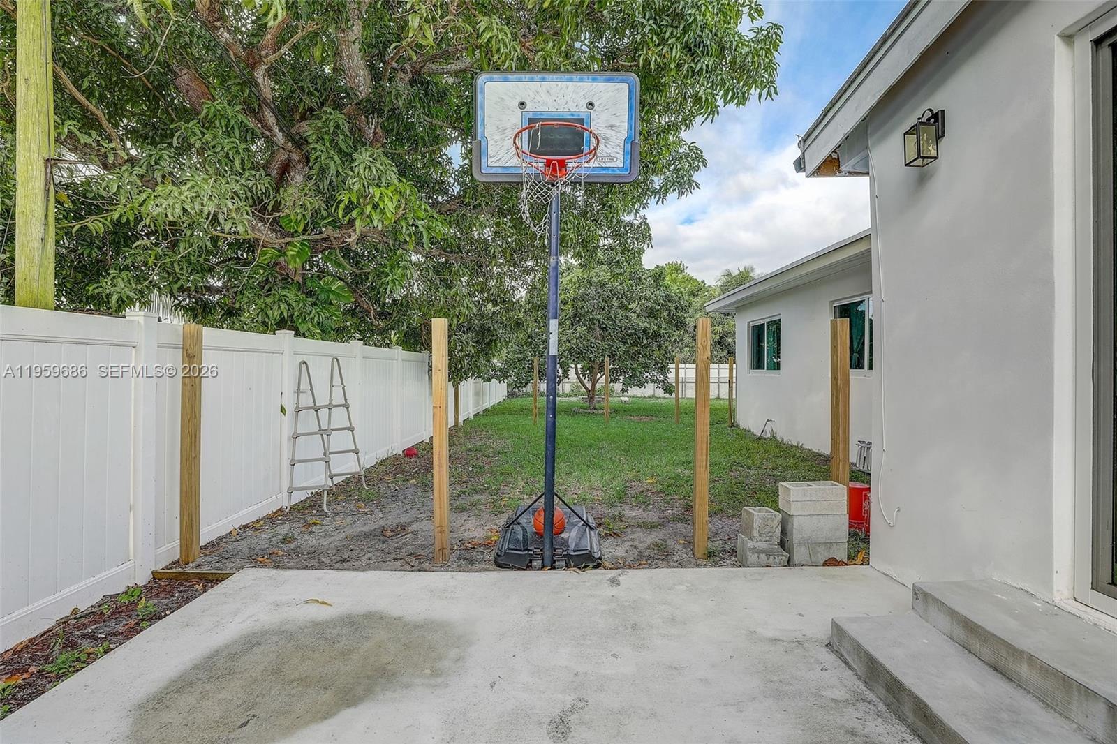 14530 Garden Dr Miami, FL 33168