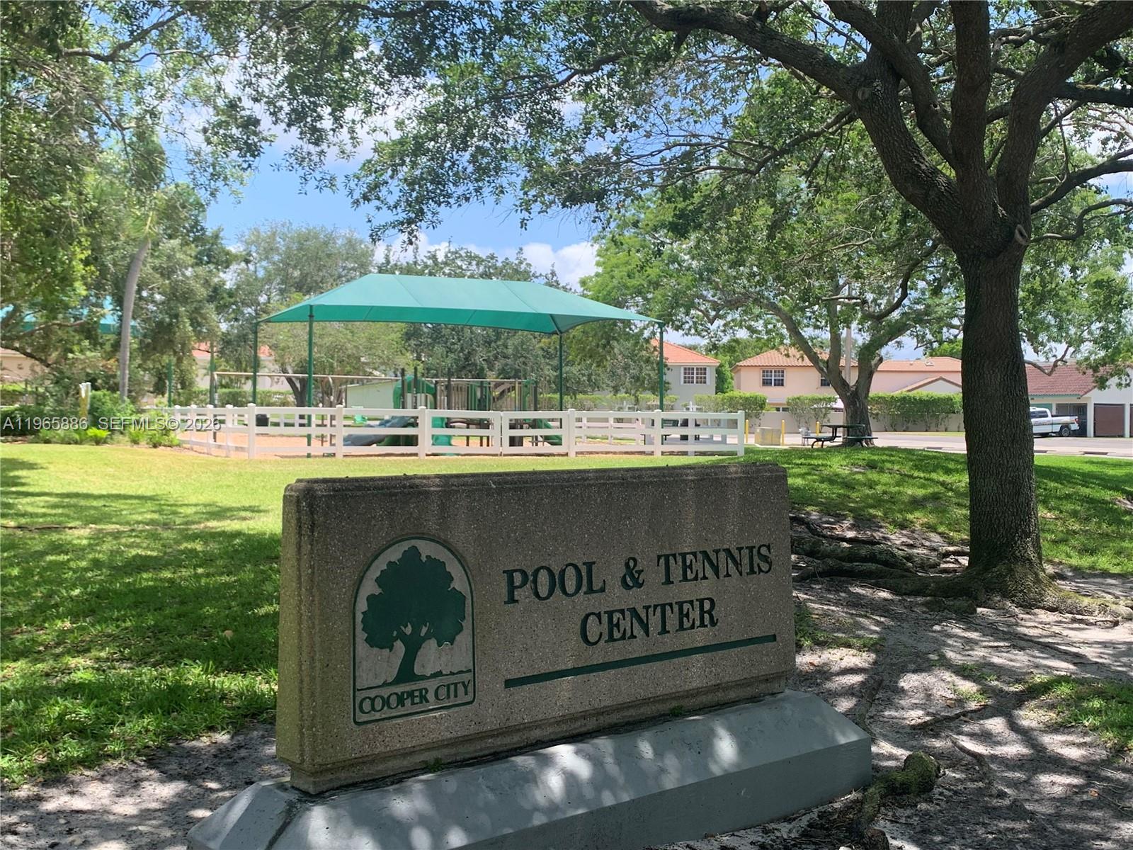 2925 E Aviary Dr Cooper City, FL 33026