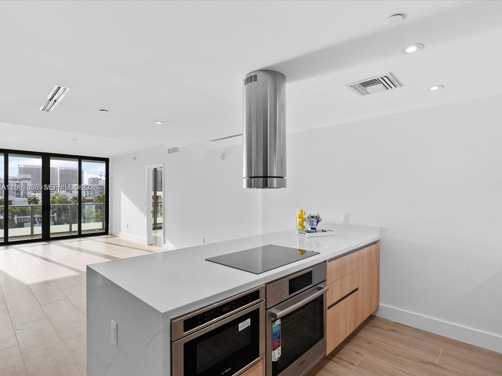 9901 W Bay Hbr Dr #605