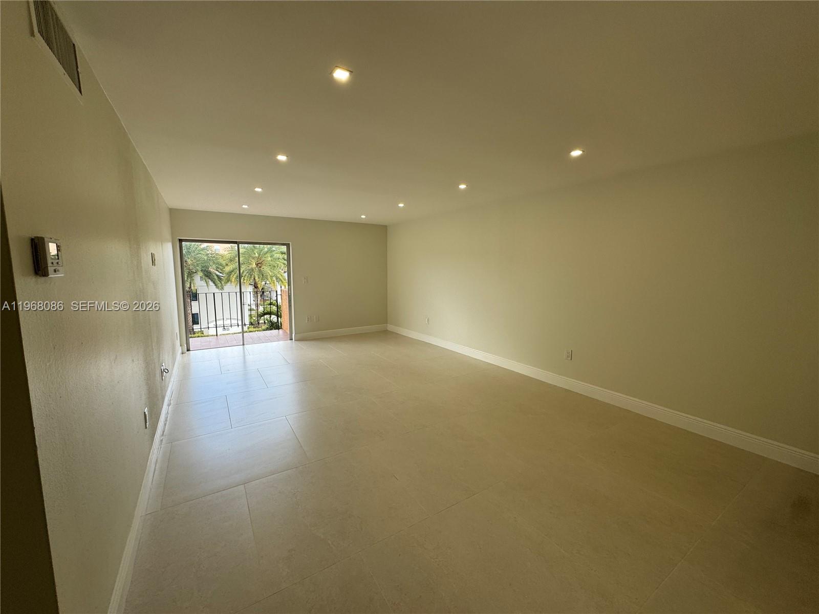 1900 W 54th St #219 Hialeah, FL 33012