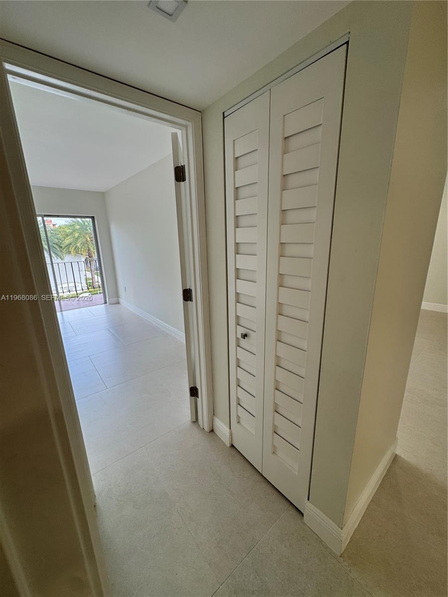 1900 W 54th St #219 Hialeah, FL 33012