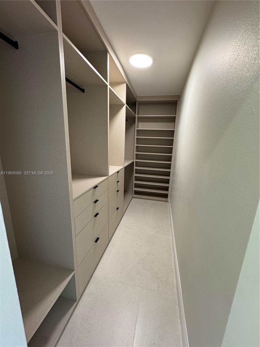 1900 W 54th St #219 Hialeah, FL 33012