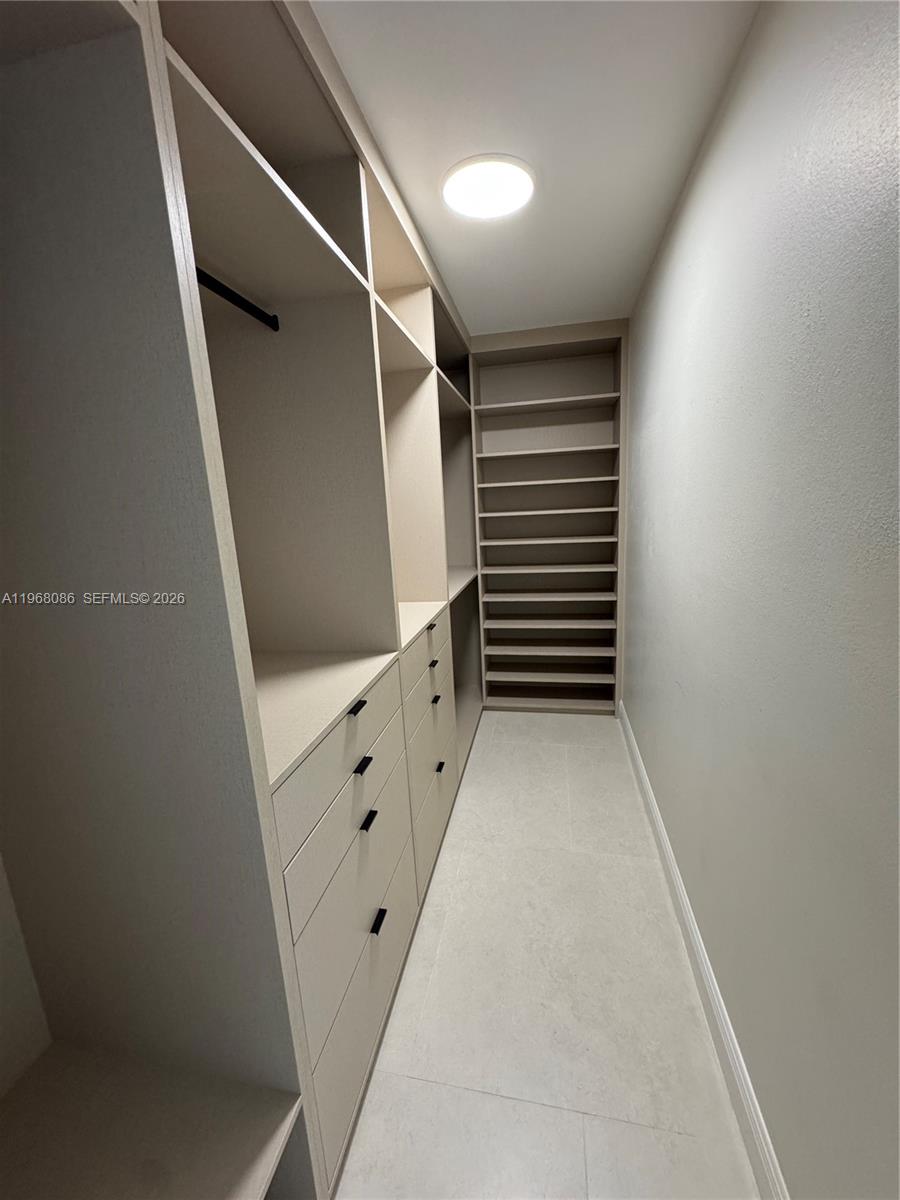 1900 W 54th St #219 Hialeah, FL 33012