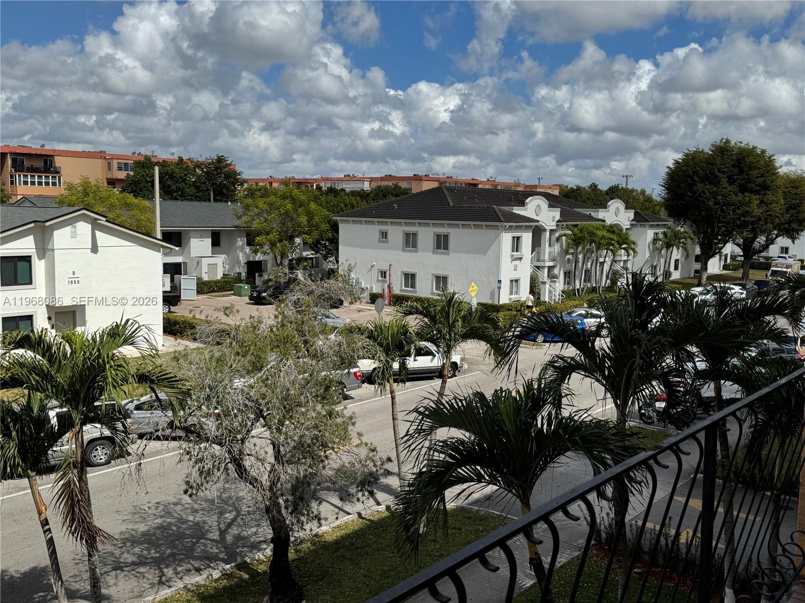 1900 W 54th St #219 Hialeah, FL 33012