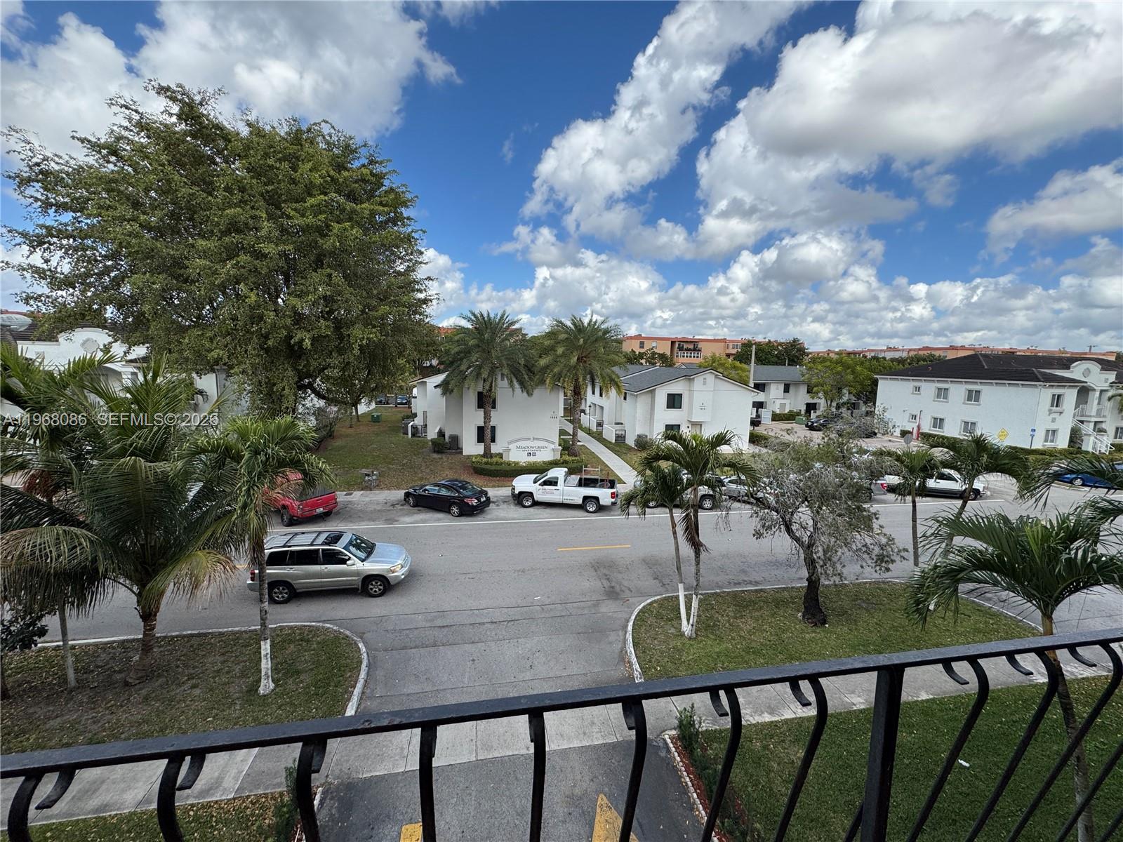 1900 W 54th St #219 Hialeah, FL 33012