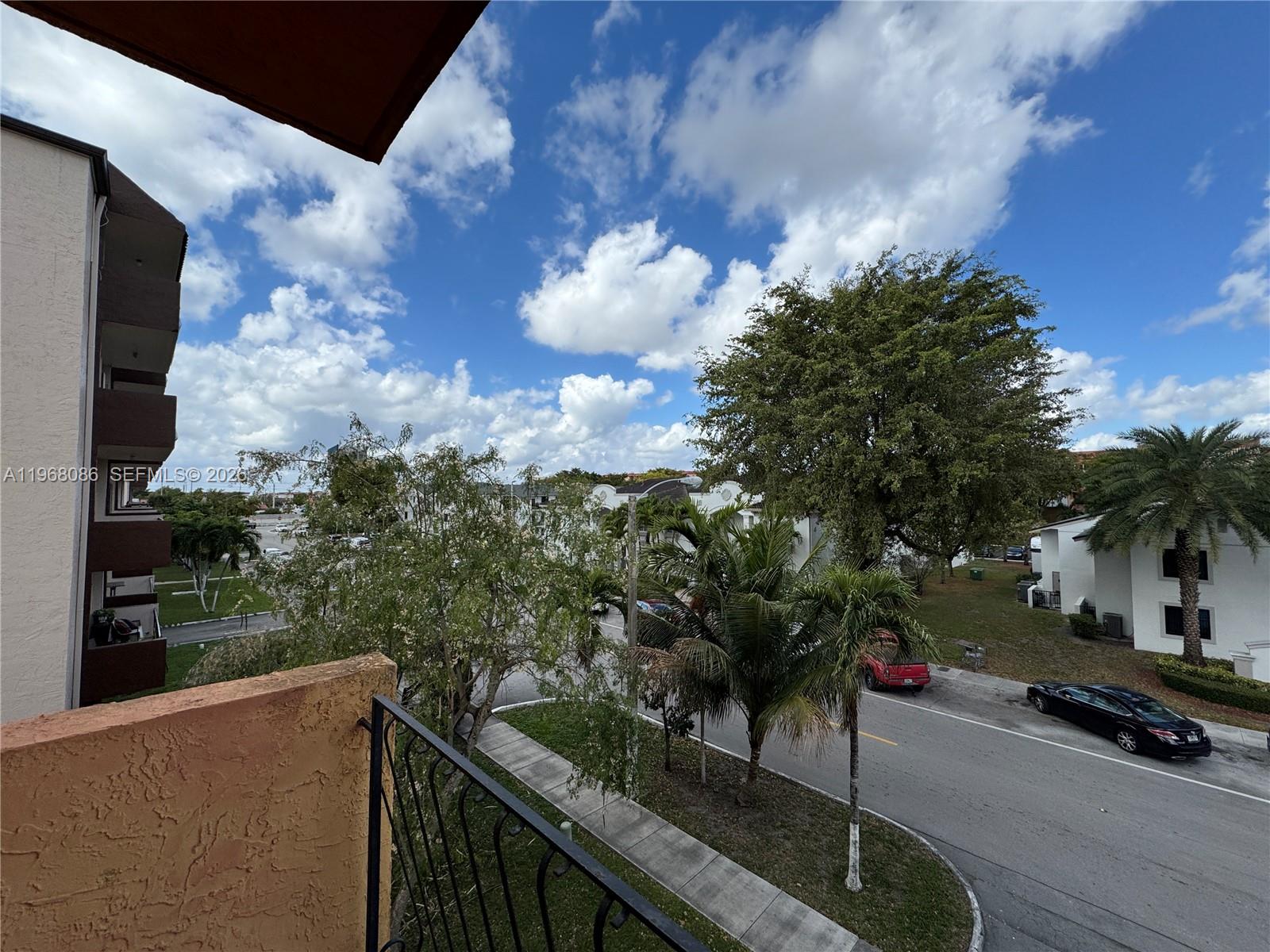 1900 W 54th St #219 Hialeah, FL 33012