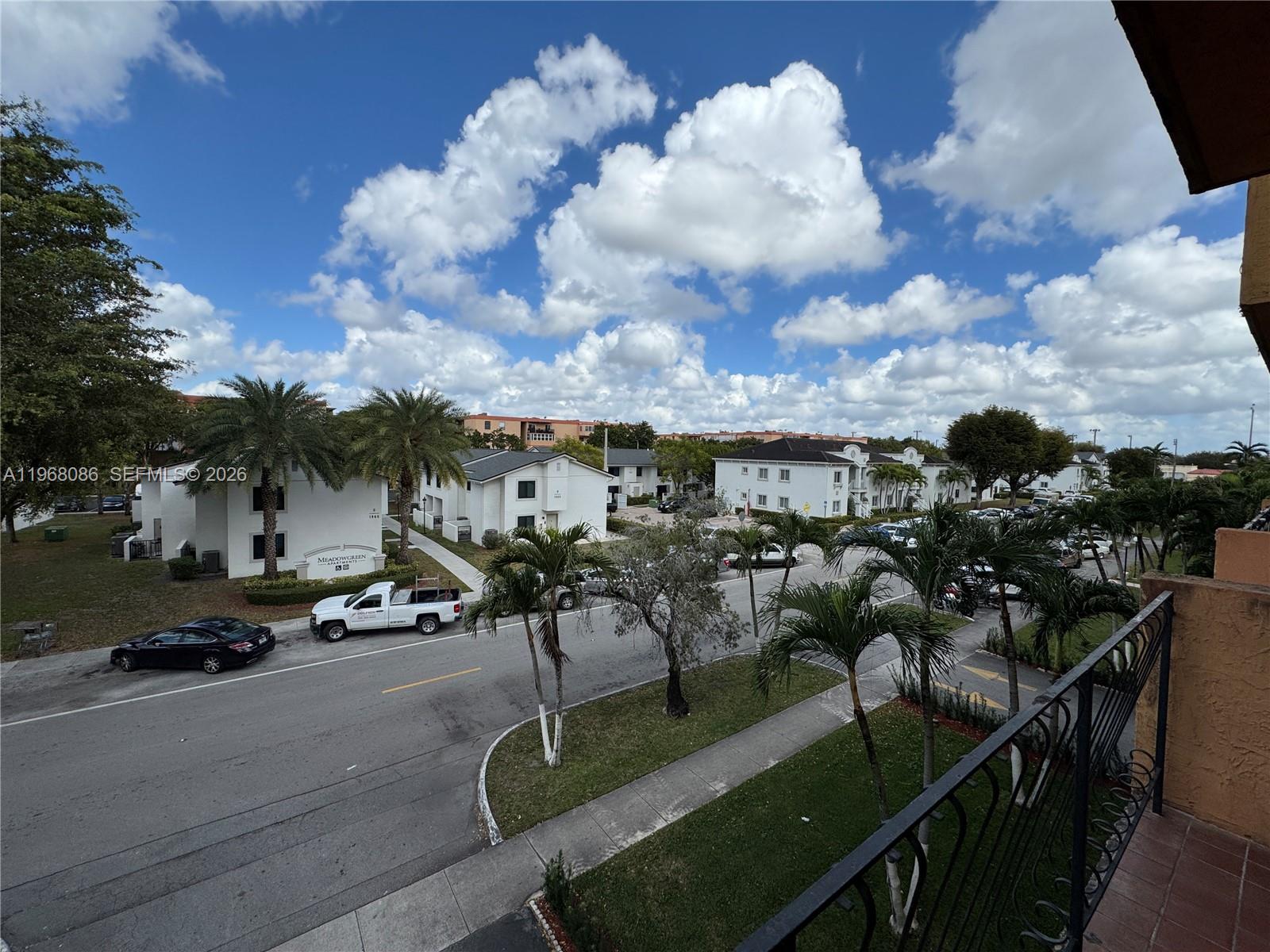 1900 W 54th St #219 Hialeah, FL 33012