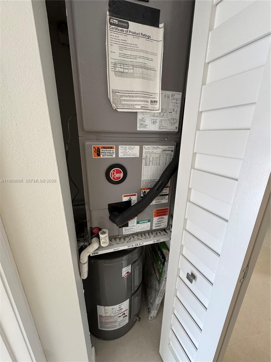 1900 W 54th St #219 Hialeah, FL 33012