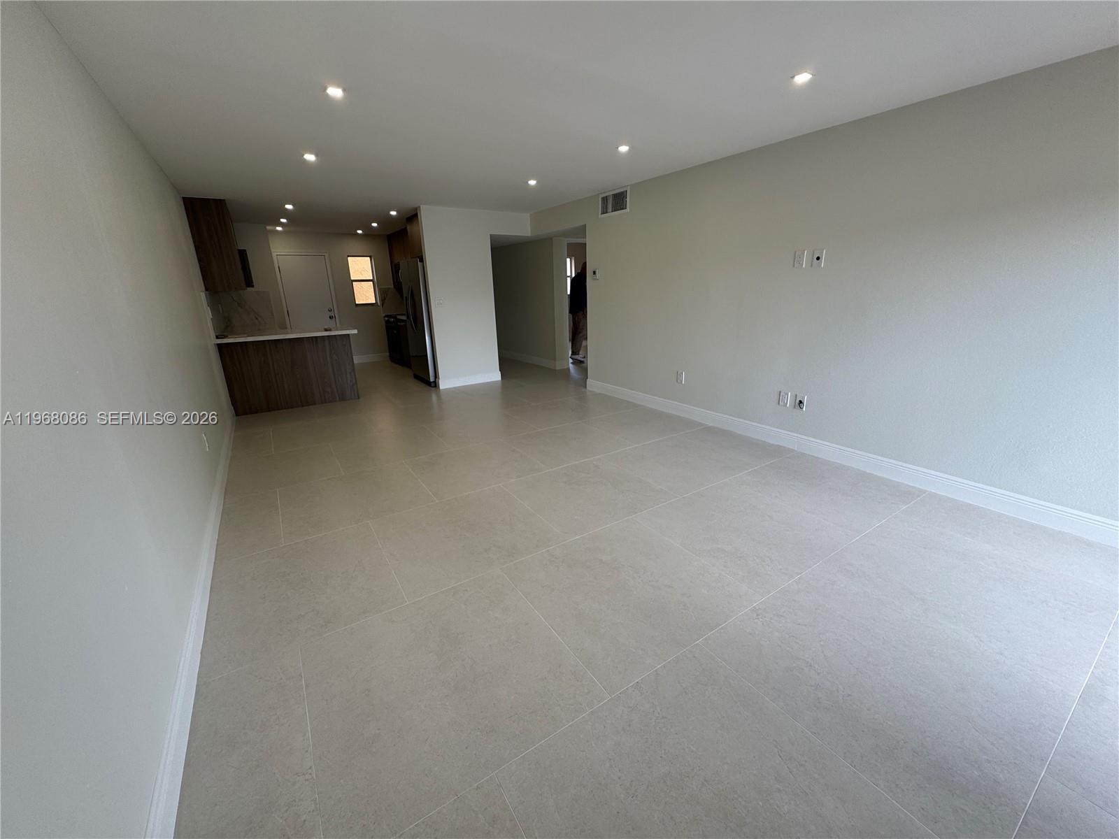 1900 W 54th St #219 Hialeah, FL 33012