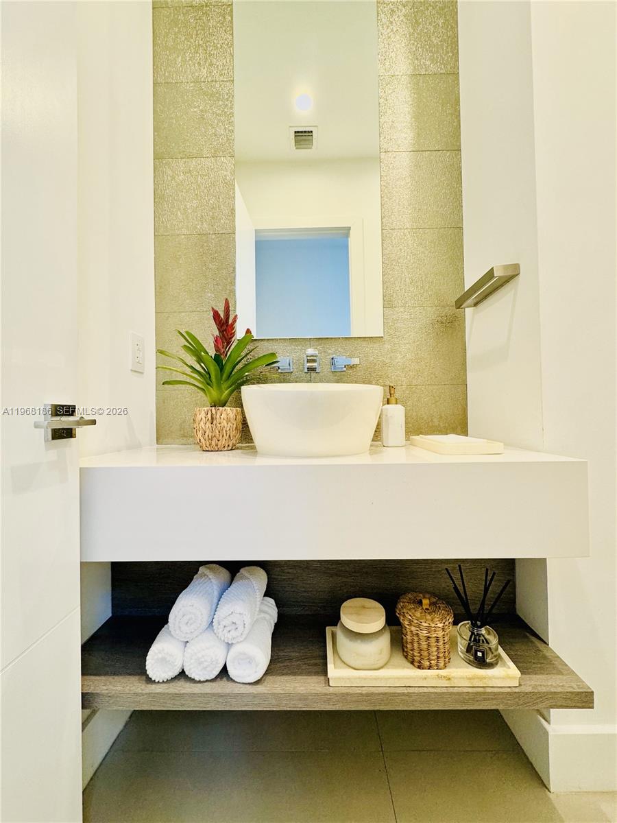 2550 Overbrook St Miami, FL 33133