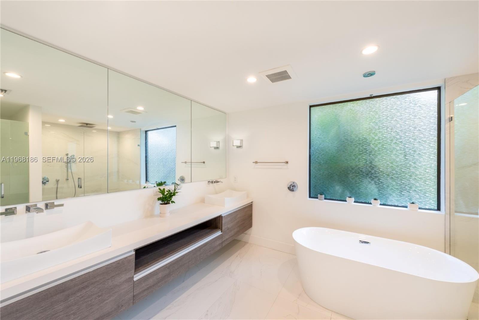 2550 Overbrook St Miami, FL 33133