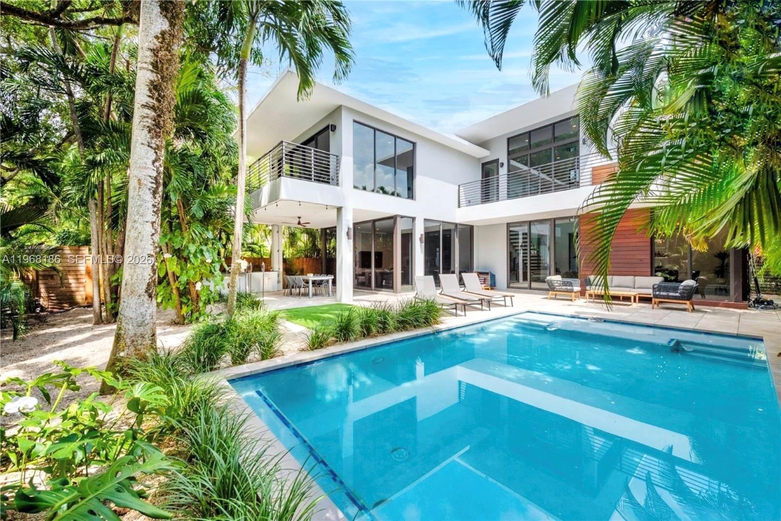 2550 Overbrook St Miami, FL 33133