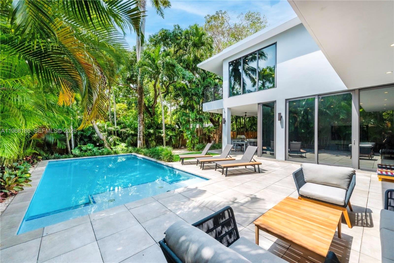 2550 Overbrook St Miami, FL 33133