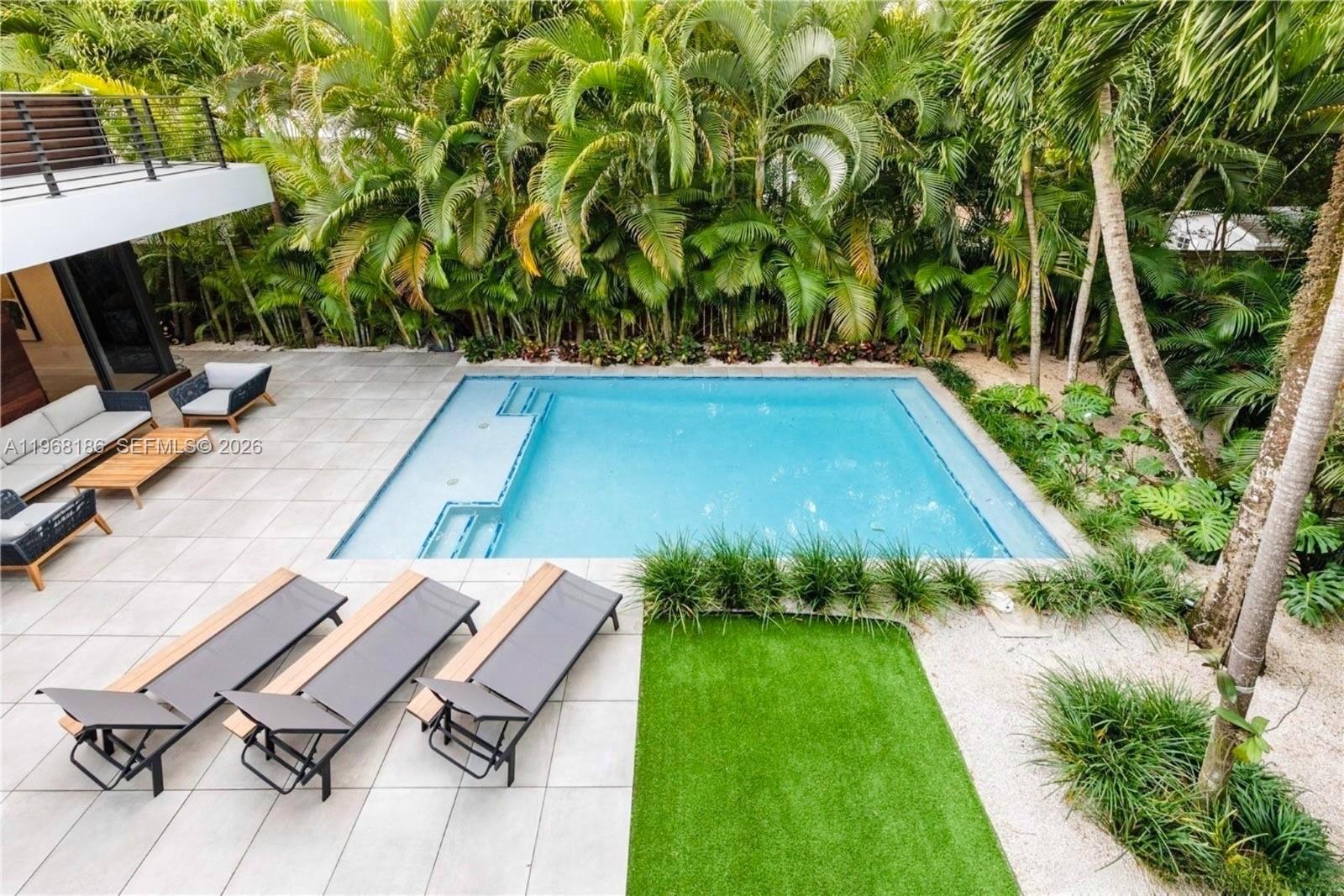 2550 Overbrook St Miami, FL 33133