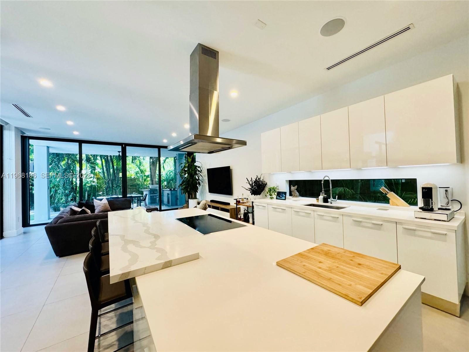 2550 Overbrook St Miami, FL 33133