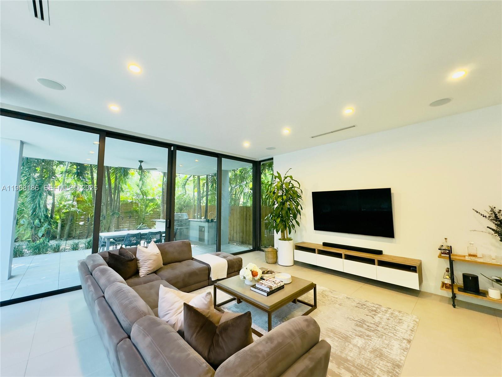 2550 Overbrook St Miami, FL 33133