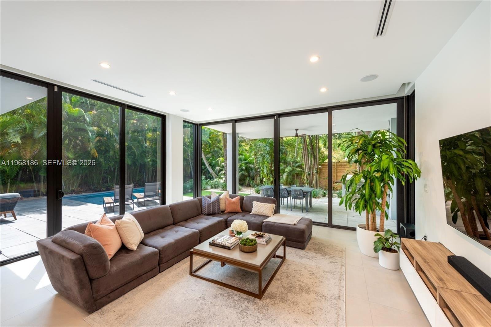 2550 Overbrook St Miami, FL 33133