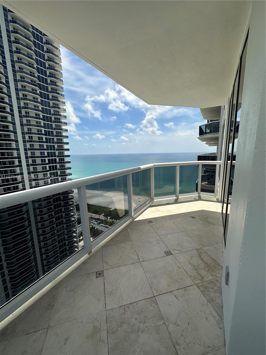 4775 Collins Ave #2407 Miami Beach, FL 33140