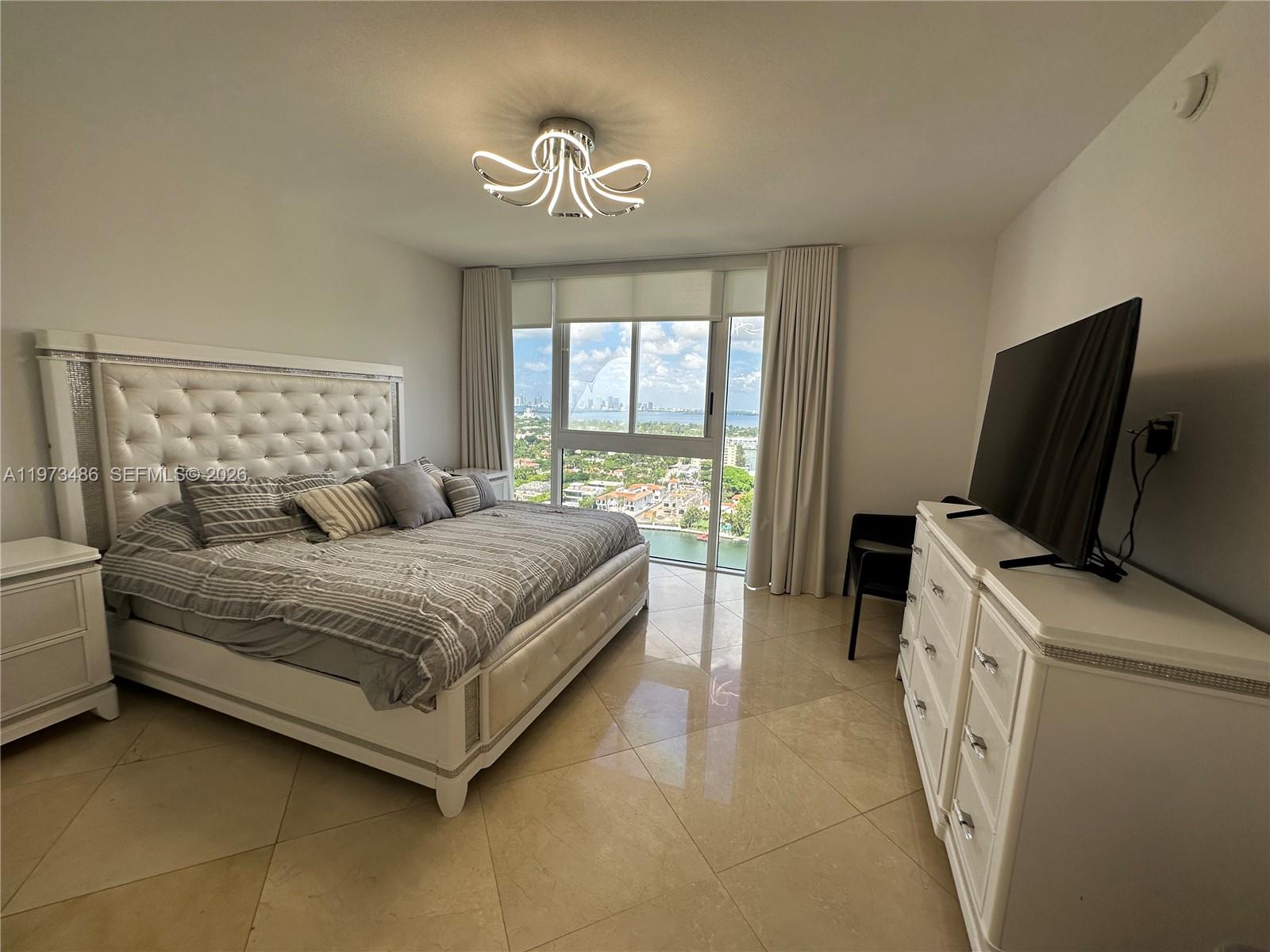 4775 Collins Ave #2407 Miami Beach, FL 33140