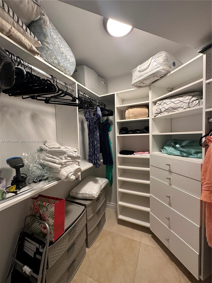 4775 Collins Ave #2407 Miami Beach, FL 33140