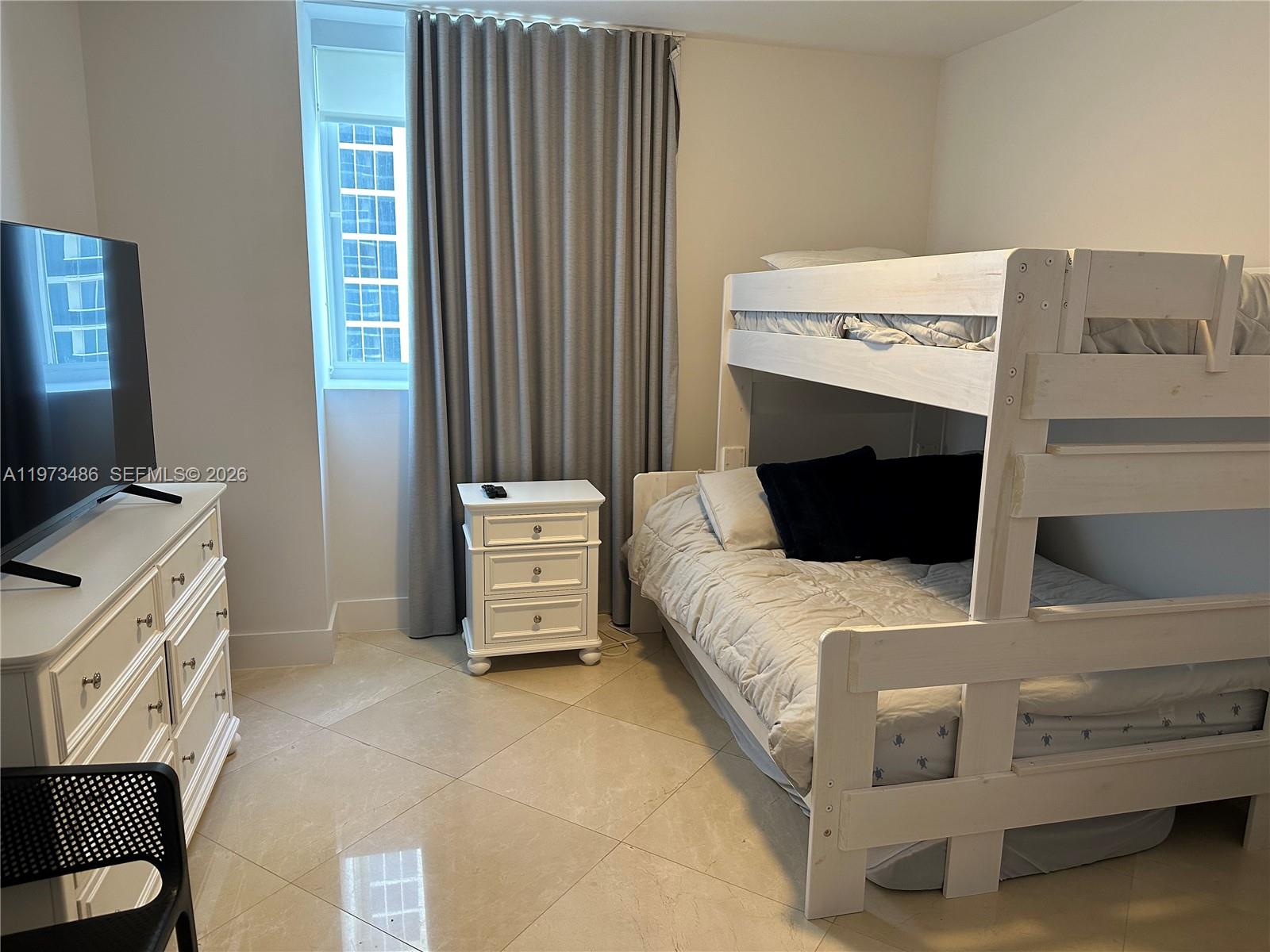 4775 Collins Ave #2407 Miami Beach, FL 33140