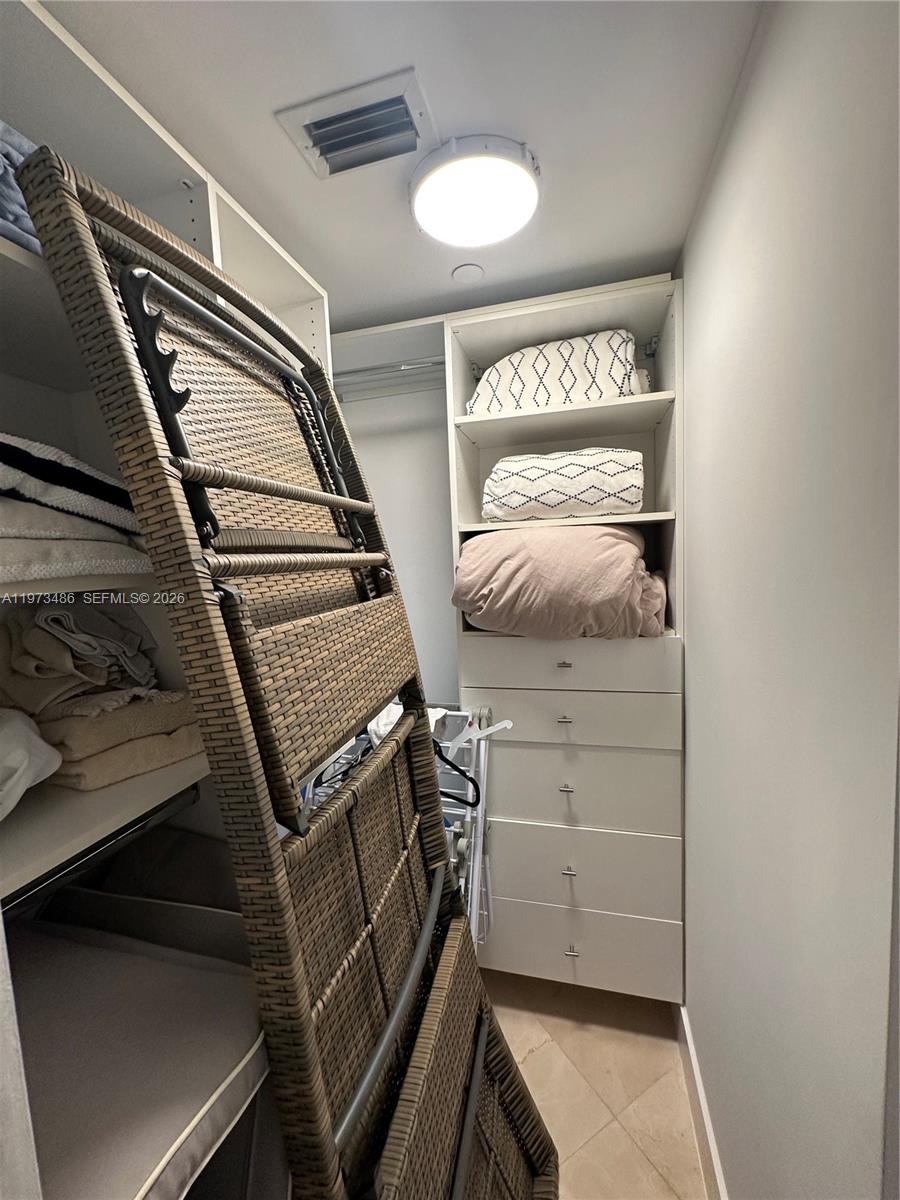 4775 Collins Ave #2407 Miami Beach, FL 33140