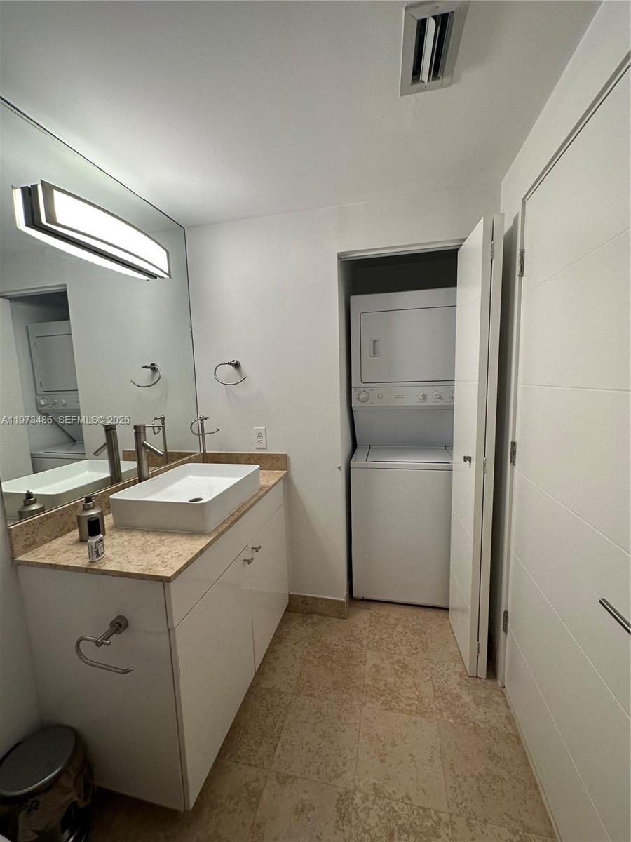 4775 Collins Ave #2407 Miami Beach, FL 33140