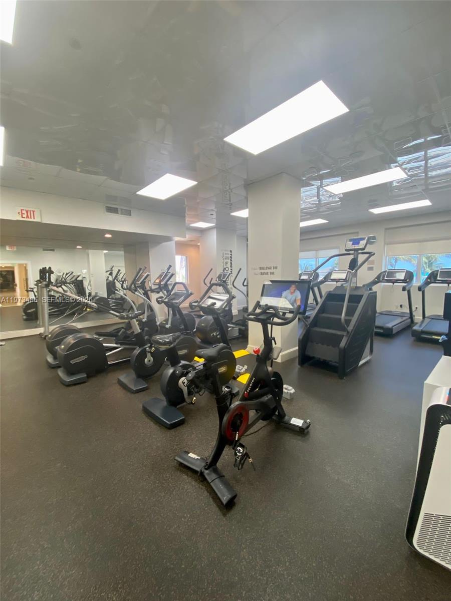 4775 Collins Ave #2407 Miami Beach, FL 33140