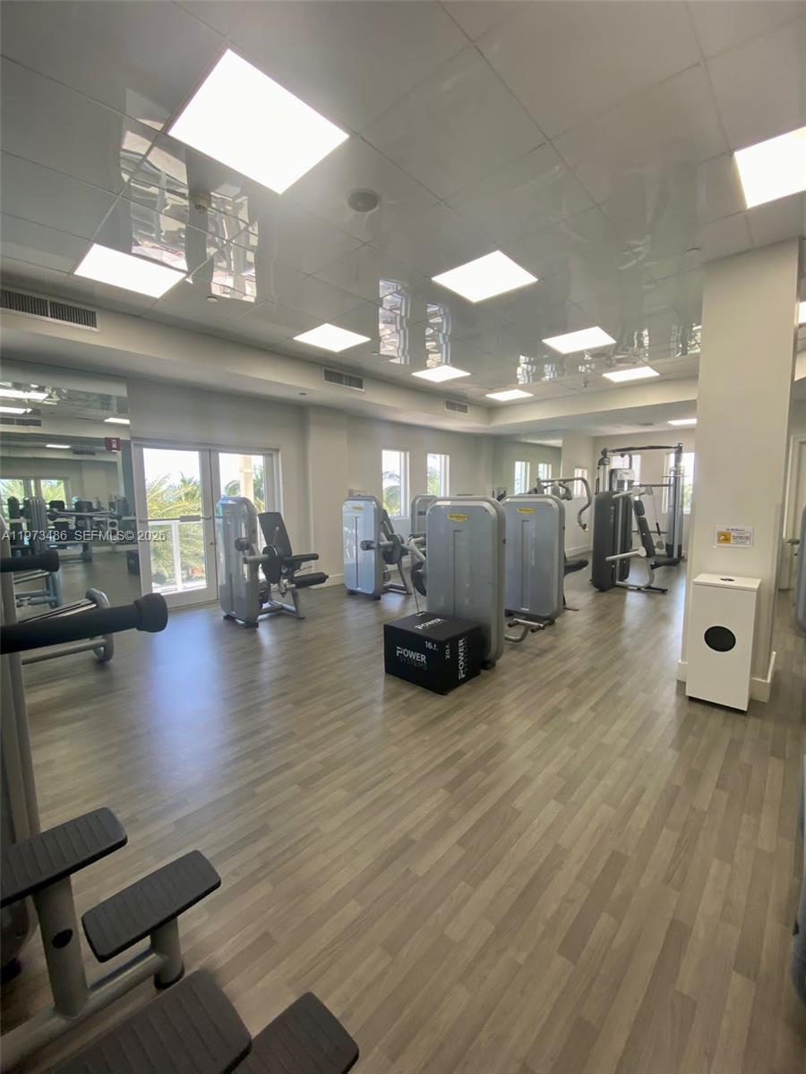 4775 Collins Ave #2407 Miami Beach, FL 33140