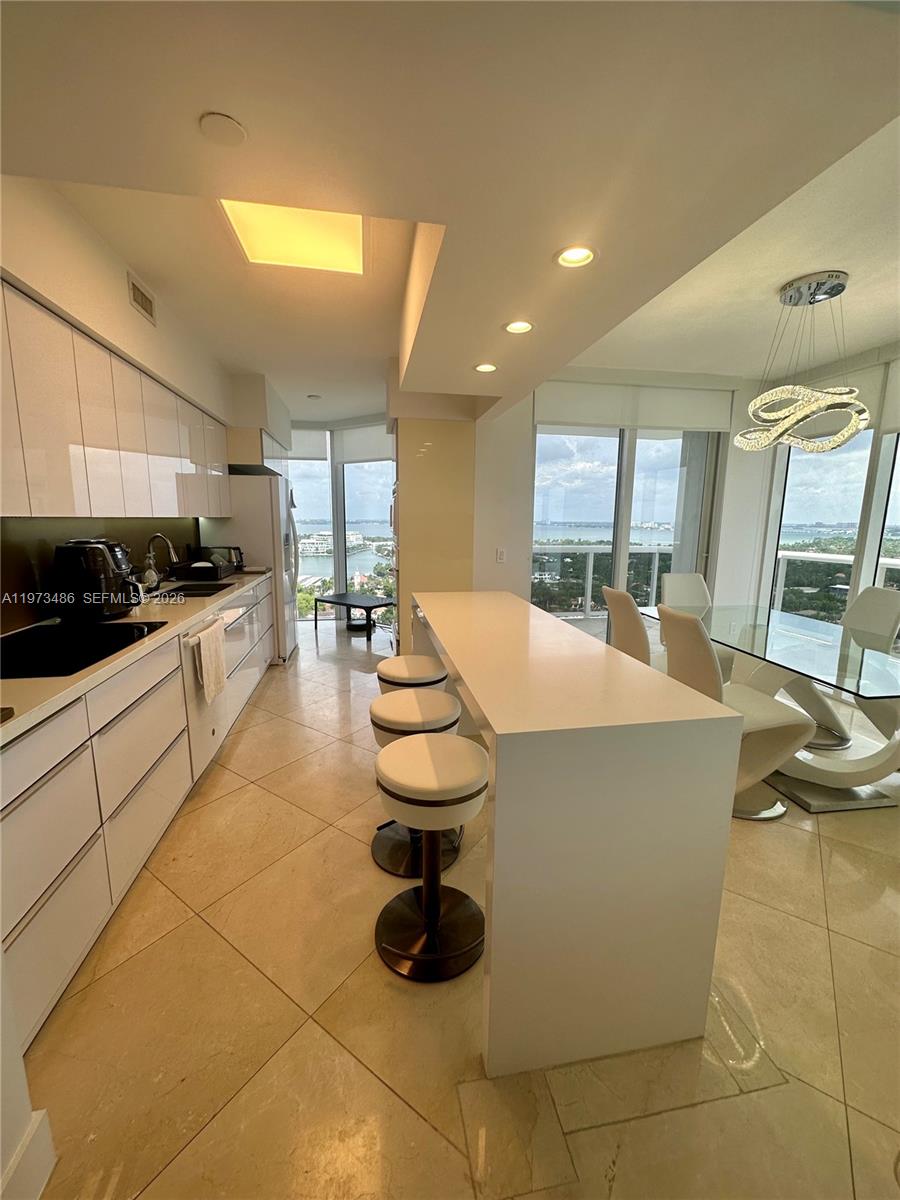 4775 Collins Ave #2407 Miami Beach, FL 33140