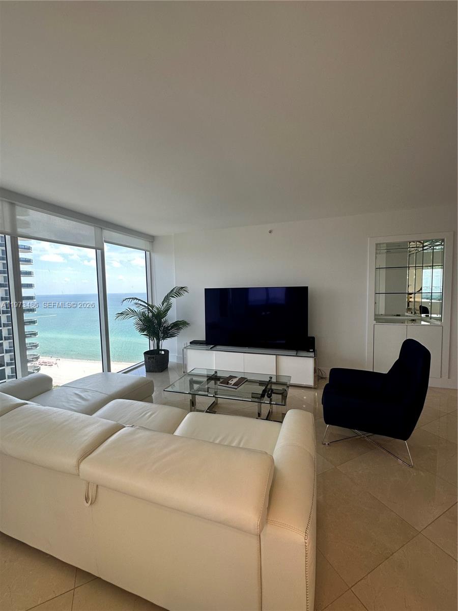 4775 Collins Ave #2407 Miami Beach, FL 33140