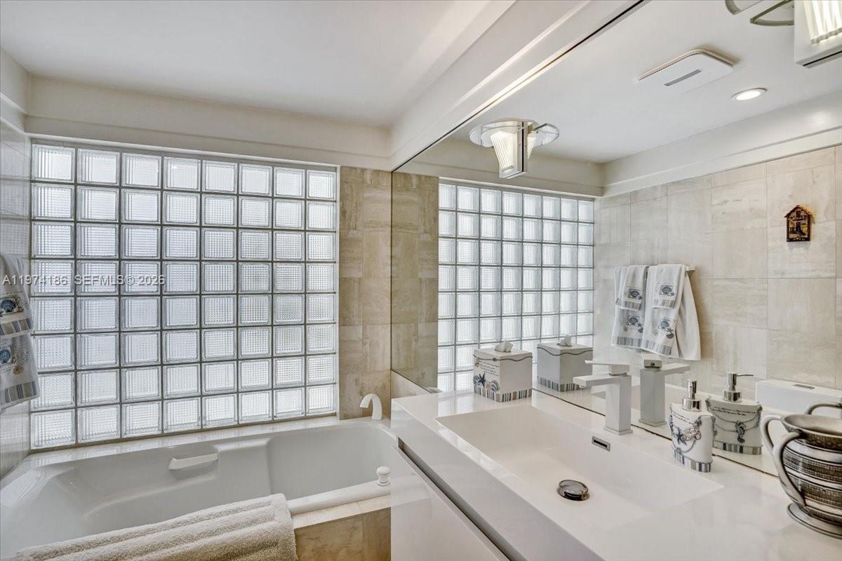 Undisclosed Address Fort Lauderdale, FL 33308