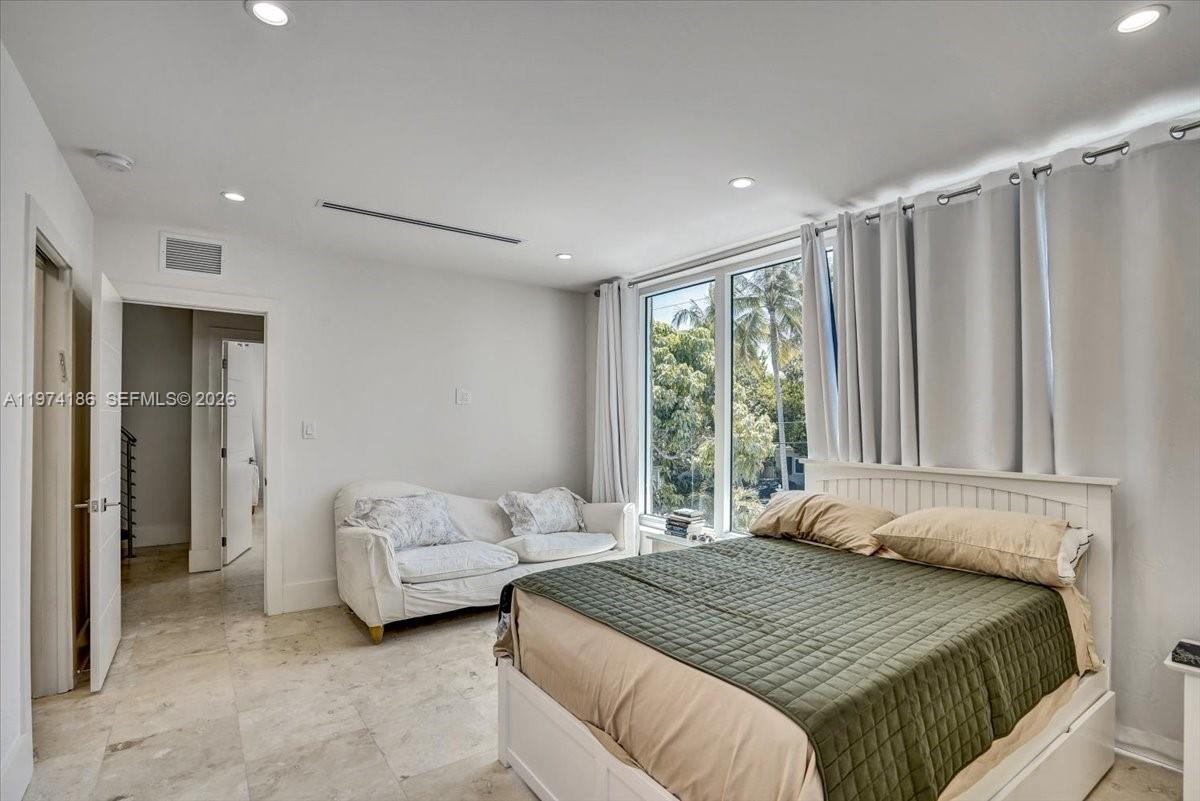 Undisclosed Address Fort Lauderdale, FL 33308