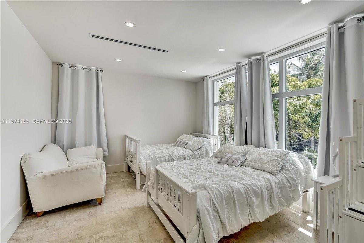 Undisclosed Address Fort Lauderdale, FL 33308