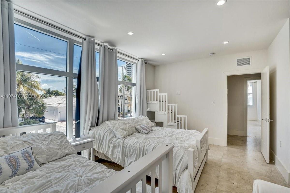 Undisclosed Address Fort Lauderdale, FL 33308