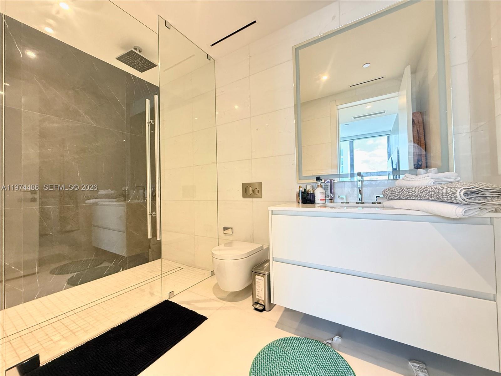 300 Biscayne Blvd Way #3908 Miami, FL 33131