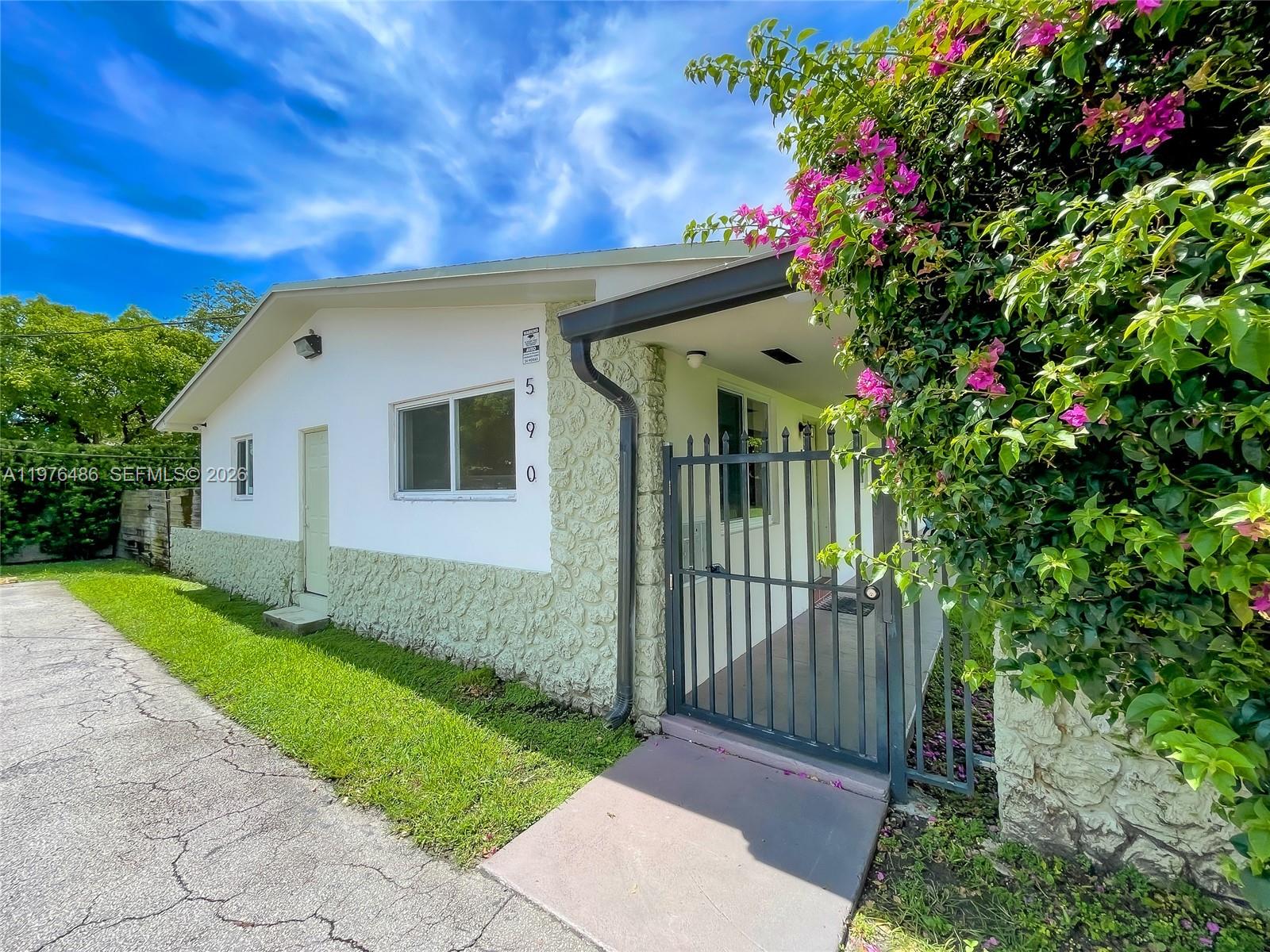 592 NE 150th St #1 Miami, FL 33161